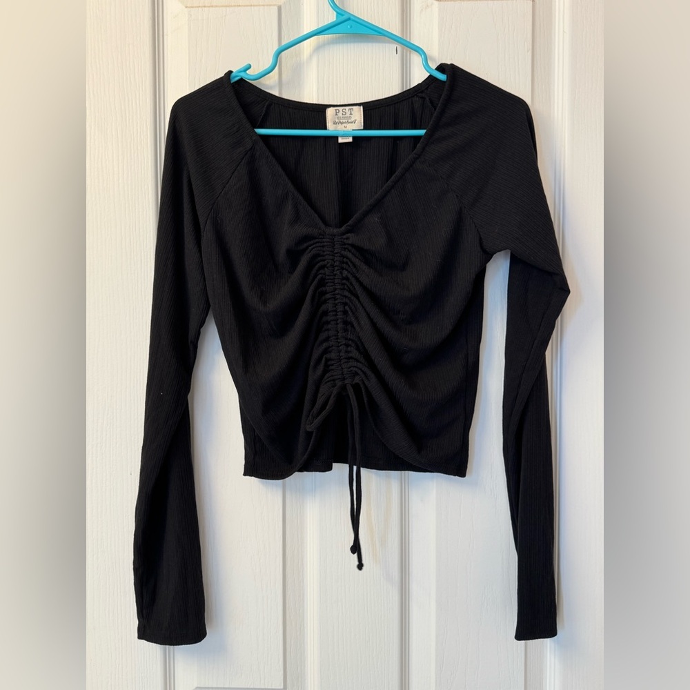 Cinch Front Rib Long-sleeve Size M